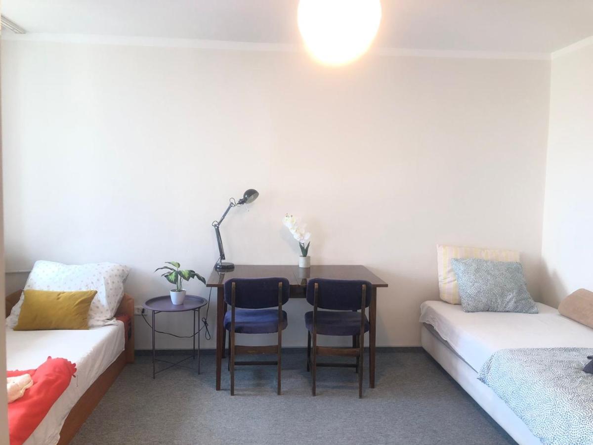 Comfortable 3 Bedroom Rental Unit With A Cozy Balcony In Center Varsóvia Exterior foto