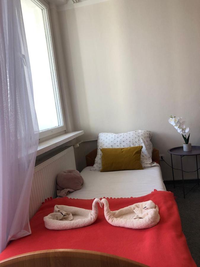 Comfortable 3 Bedroom Rental Unit With A Cozy Balcony In Center Varsóvia Exterior foto